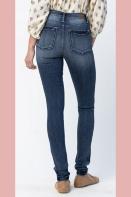 Mid rise skinny jean by Judy blue, non distressed. 